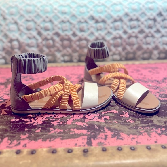 SOREL Ella Li strappy flat sandals sz 8.5 - worn once - Picture 1 of 8